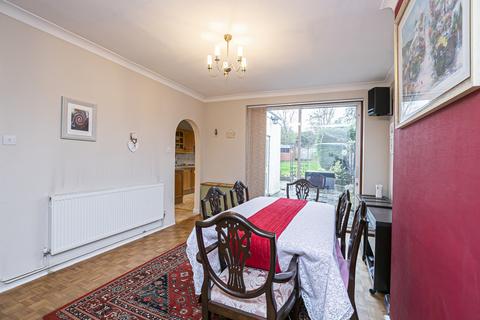 45 Dukes Avenue, Theydon Bois, Epping, CM16 7HQ