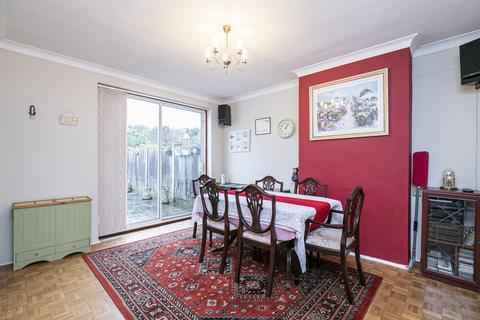 45 Dukes Avenue, Theydon Bois, Epping, CM16 7HQ