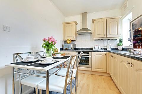 39 Arram Grove, Hull, HU6 8SP