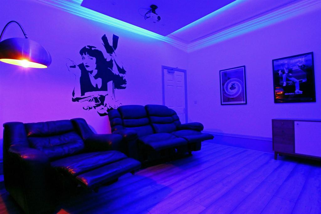 Cinema+room