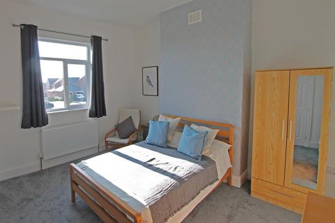 1 bedroom in a house share to rent, Room , HU16
