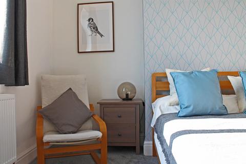 1 bedroom in a house share to rent, Room , HU16