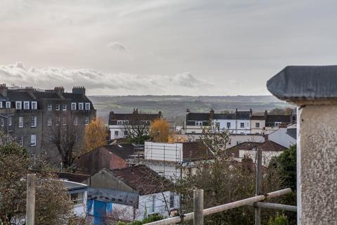 Second Floor Flat, 22 Caledonia Place, Bristol, BS8 4DL
