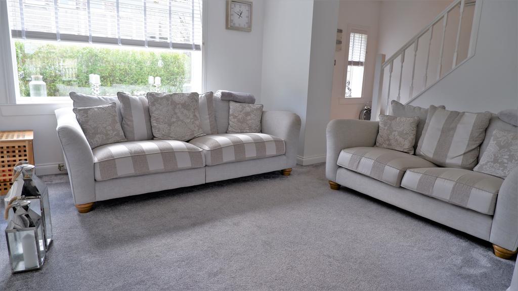 Rockmount Avenue, Barrhead G78 2 bed semidetached villa £129,950