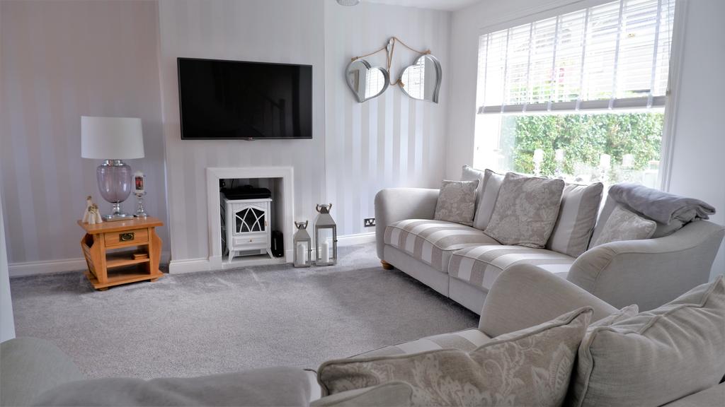 Rockmount Avenue, Barrhead G78 2 bed semidetached villa £129,950