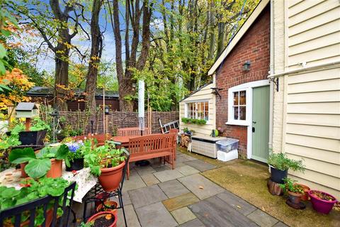 5 Chapel Lane, Sturry, Canterbury, CT2 0AH
