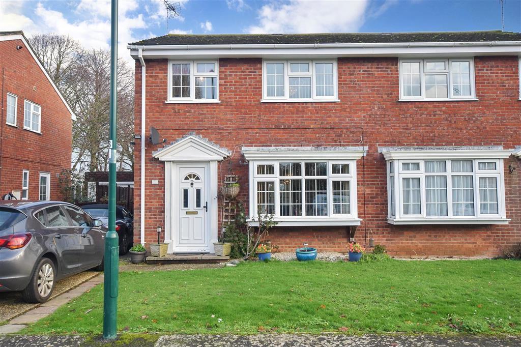 Pinehurst Park, Aldwick, Bognor Regis, West Sussex 4 bed semidetached