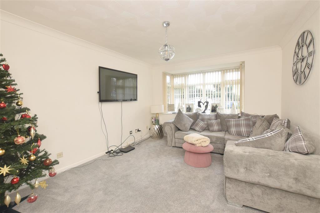 Pinehurst Park, Aldwick, Bognor Regis, West Sussex 4 bed semidetached
