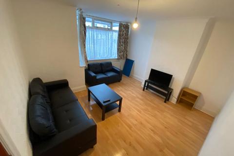 4 bedroom semi-detached house to rent, Newport View, Headingley, Leeds, LS6 3BX