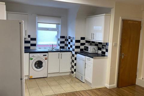 4 bedroom semi-detached house to rent, Newport View, Headingley, Leeds, LS6 3BX