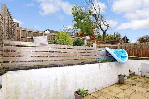 27 Cedar Close, Ditton, Aylesford, ME20 6EN