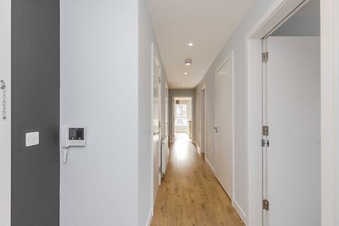 2 bedroom apartment to rent, Salamander Place, Edinburgh