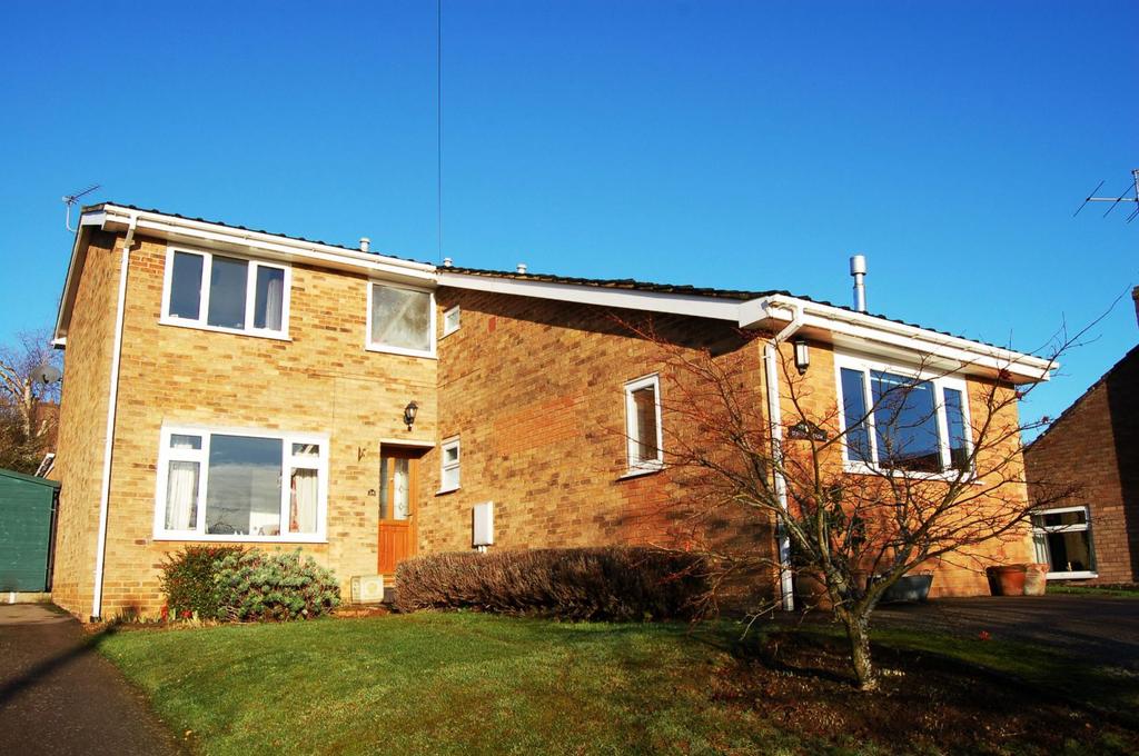 High Street, Ravensthorpe, Northampton NN6 8EH 4 bed detached house £