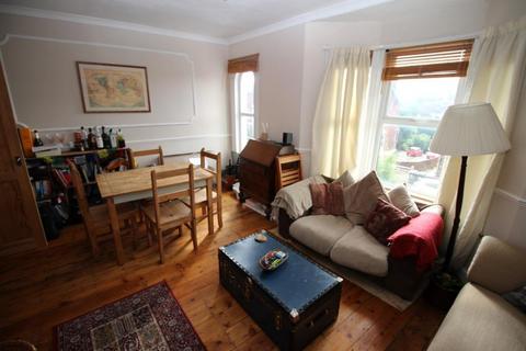 2 bedroom flat to rent, West Wycombe Road, High Wycombe, HP12