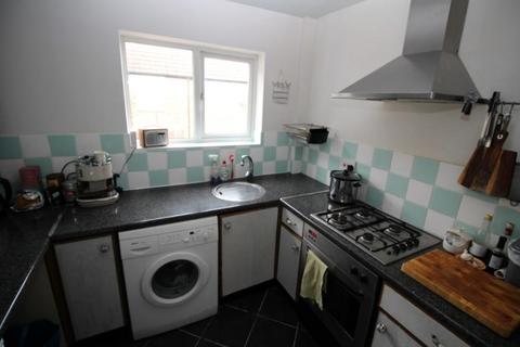 2 bedroom flat to rent, West Wycombe Road, High Wycombe, HP12