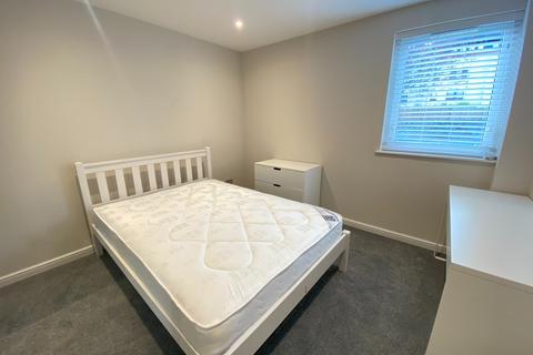 3 bedroom flat to rent, Dicksonfield, Leith, Edinburgh, EH7