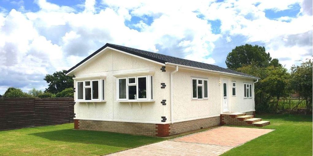 Penwortham Residential Park, Lancashire 2 bed park home - £104,995