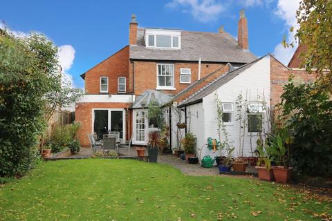 44 Birmingham Road, Alcester, B49 5EP