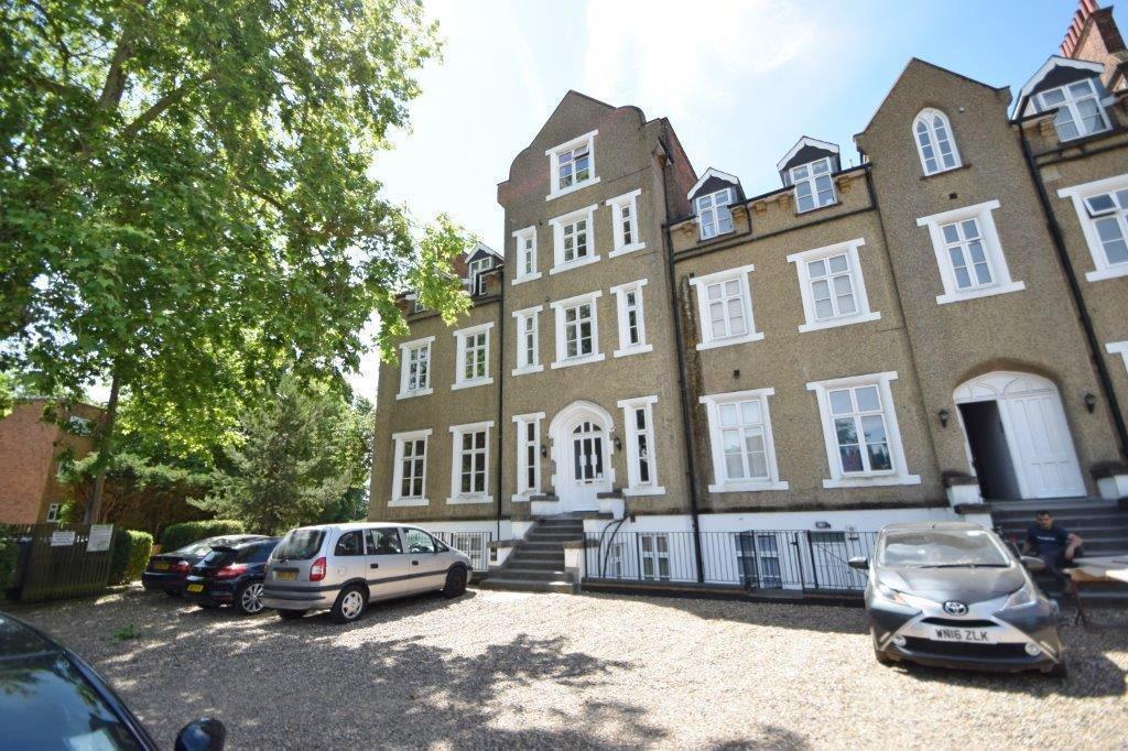 Upton Park, Slough, SL1 2 bed apartment to rent £950 pcm (£219 pw)