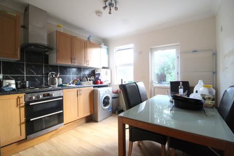 1 bedroom in a house share to rent - London, SW19