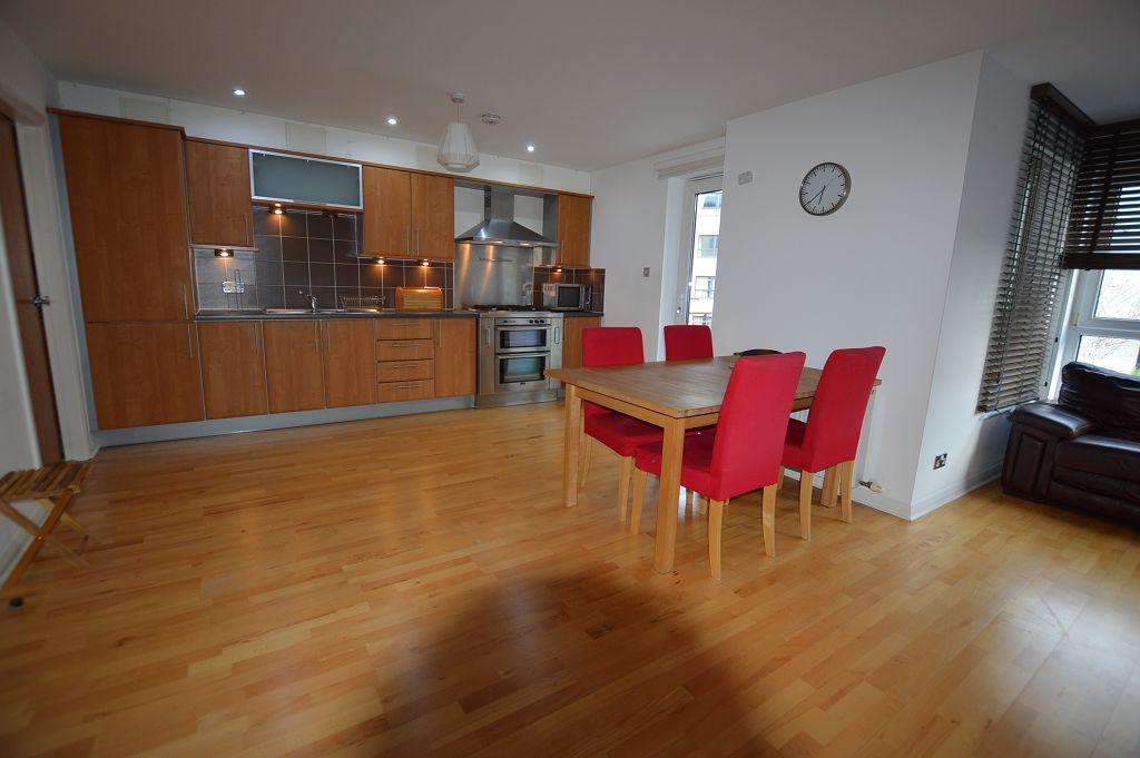 Portland Row, Edinburgh Available Now 2 bed flat £925 pcm (£213 pw)