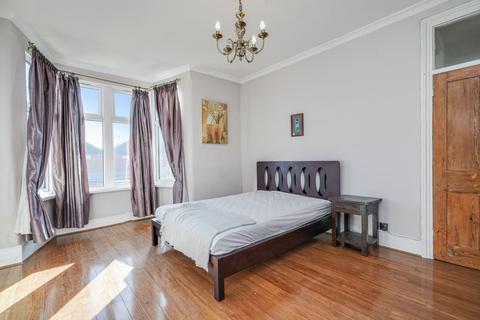 47b Avonwick Road, Hounslow, TW3 4DX