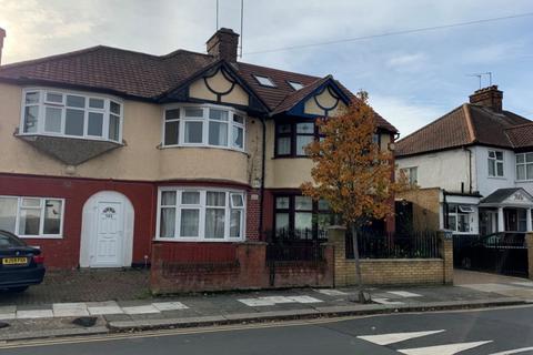 3 bedroom flat to rent, Fleetwood Road, Willesden Green, NW10