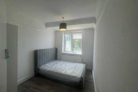 3 bedroom flat to rent, Fleetwood Road, Willesden Green, NW10