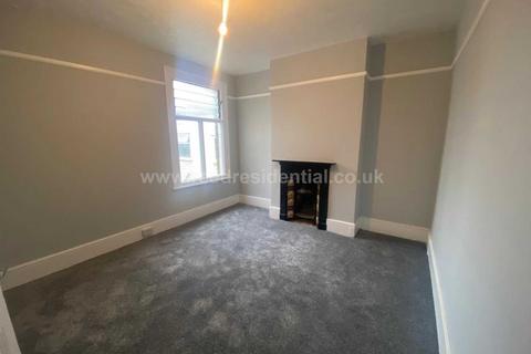 2 bedroom flat to rent, South Avenue, Southend On Sea