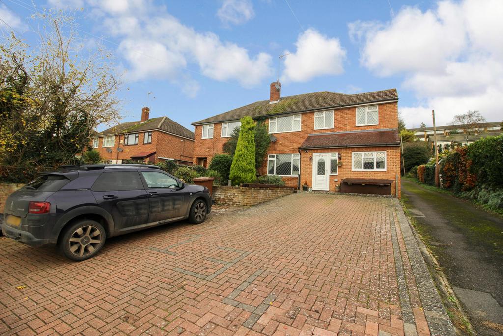 BUSH ROAD, CUXTON, KENT, ME2 1HB 4 bed semidetached house £430,000