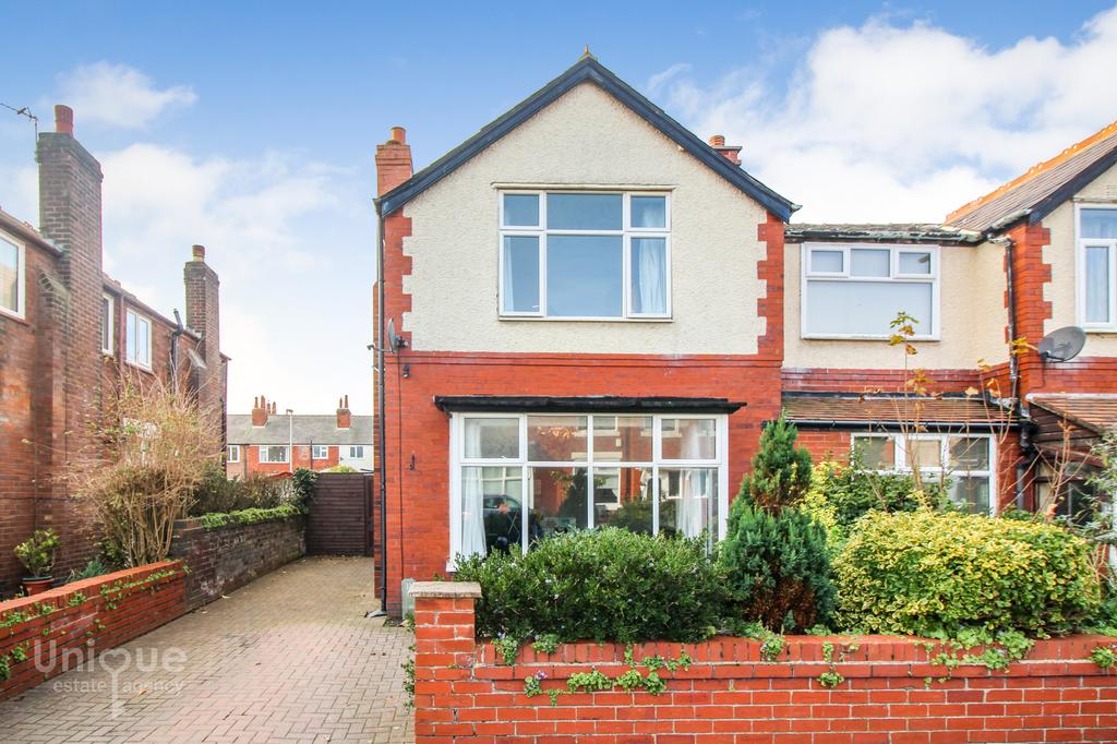 Kendal Road, Lytham St. Annes, FY8 3 bed end of terrace house £170,000