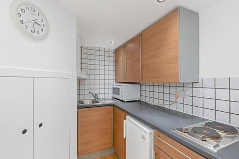 Studio to rent, Fitzjohns Ave, Hampstead, London NW3