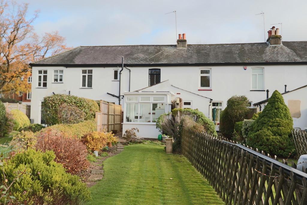 Buxton Lane, Caterham 2 bed cottage for sale £395,000