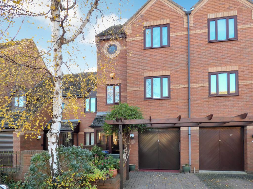 Lock Close, StratfordUponAvon 3 bed townhouse £450,000
