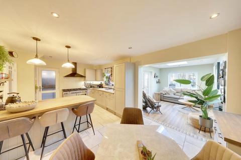 3 bedroom semi-detached house for sale, Winchester Road, Orpington