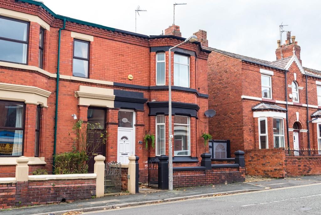 Cowley Hill Lane, Cowley Hill, St.... 3 bed semidetached house £155,000