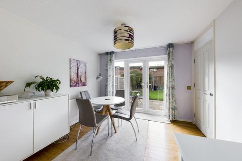 104 Standale Grove, Ruislip, HA4 7UD