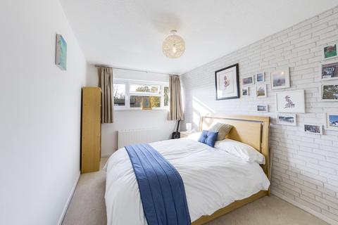 104 Standale Grove, Ruislip, HA4 7UD