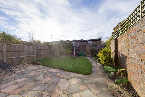 104 Standale Grove, Ruislip, HA4 7UD