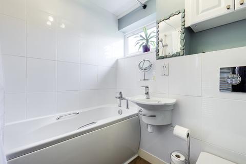104 Standale Grove, Ruislip, HA4 7UD