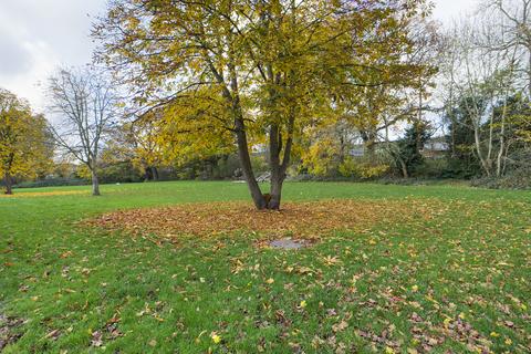104 Standale Grove, Ruislip, HA4 7UD