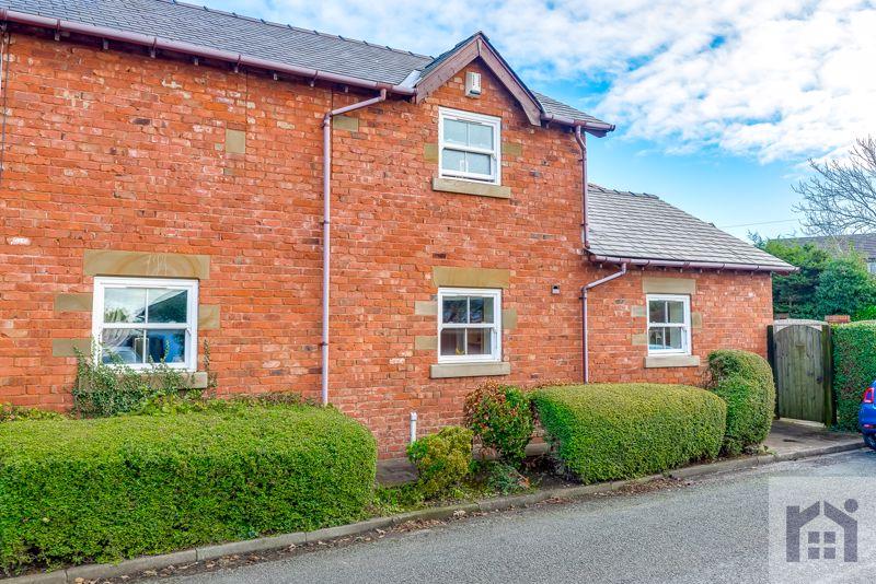 Carr Lane, Tarleton, PR4 6DG 2 bed mews £200,000