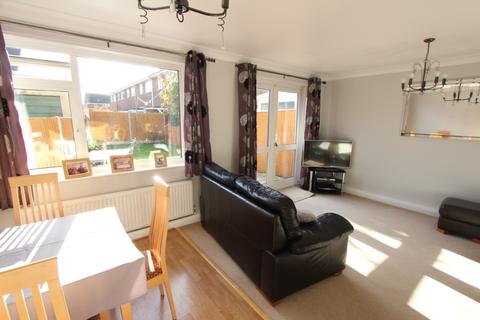 73 Halt Drive, Linford, Stanford-le-hope, SS17 0RG