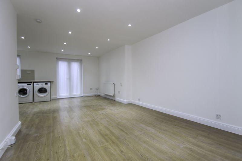 Langton Grove, Northwood, Middlesex 4 bed terraced house £1,700 pcm (£392 pw)