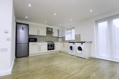 4 bedroom terraced house to rent, Langton Grove, Northwood, Middlesex