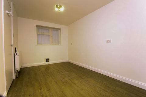 4 bedroom terraced house to rent, Langton Grove, Northwood, Middlesex