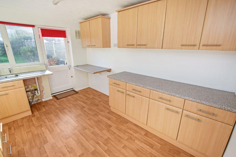 Southend Road, Stanford Le Hope 2 bed terraced house £1,200 pcm (£277 pw)