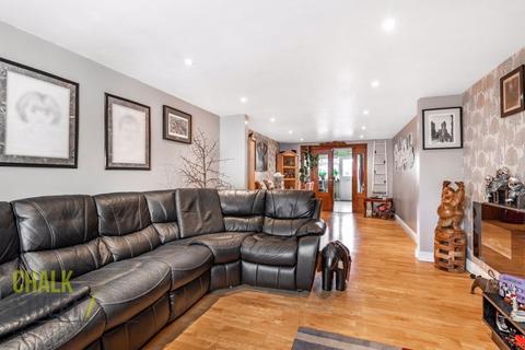 18 Coniston Way, Hornchurch, RM12 5EJ