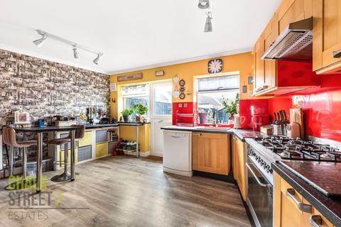 18 Coniston Way, Hornchurch, RM12 5EJ