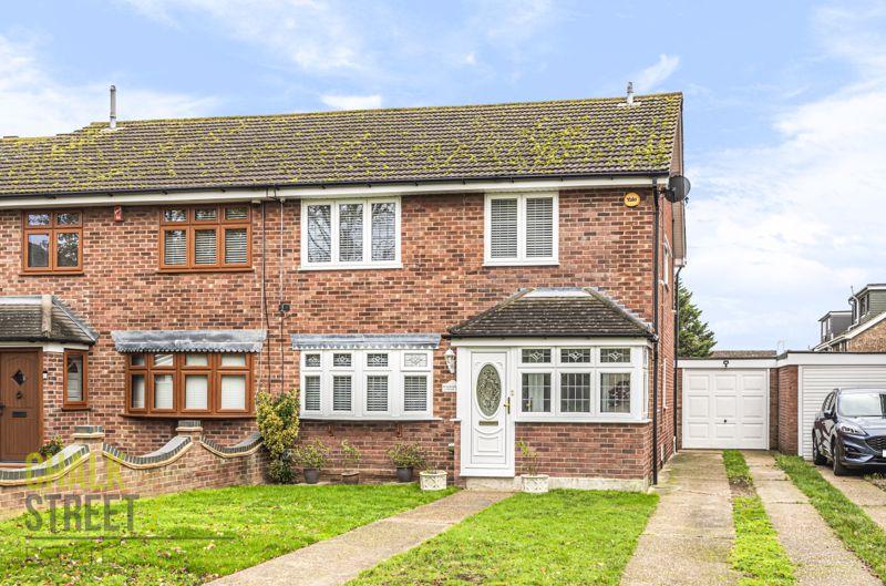 Bonington Road, Hornchurch, RM12 4 bed semidetached house £525,000